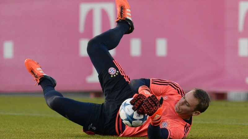 Bisher wird der Ball in München nur aus Versehen mit der Hand berührt. Manuel Neuer ist die Ausnahme.