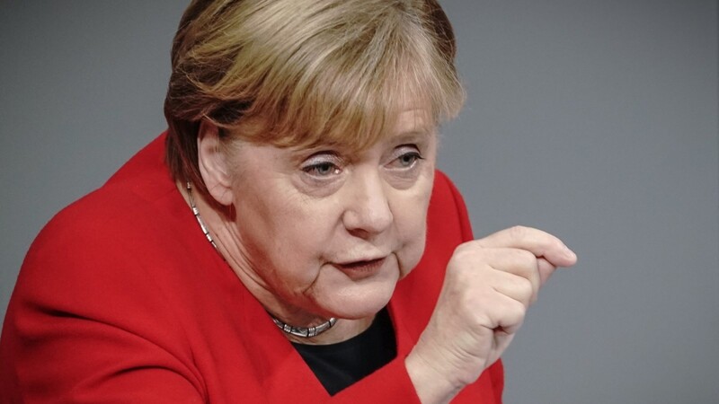 Zwar werde sich die Union für niedrigere Steuern einsetzen, sagt Merkel beim IHK-Jahrestreffen. Sie gibt aber auch zu, dass die Senkung mit der GroKo nicht mehr kommt.