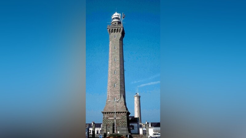 Der Leuchtturm "Phare d'Eckmühl" in bretonischen Gemeinde Penmarc'h an der französischen Atlantikküste hat einen direkten Bezug zur "Schlacht von Eggmühl" 1809. Daraus entstand vor 25 Jahren eine bis heute sehr lebendige Gemeindepartnerschaft.