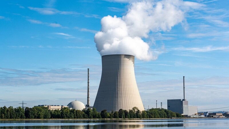 Das Atomkraftwerk Isar 2 geht 2022 als eines der letzten in Deutschland vom Netz. Das war zumindest bislang geplant.