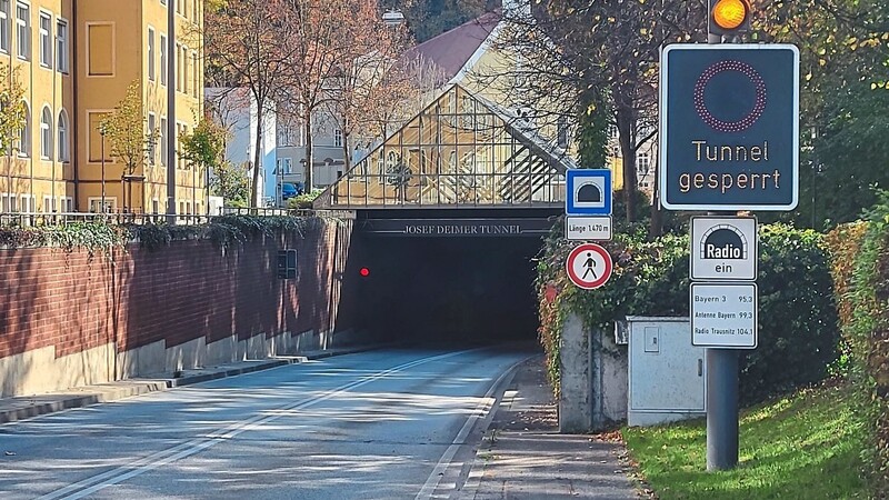 Die Sperrung des Josef-Deimer-Tunnels am Montagabend sei aus Gründen maximaler Risikominimierung erfolgt, so die Stadt.