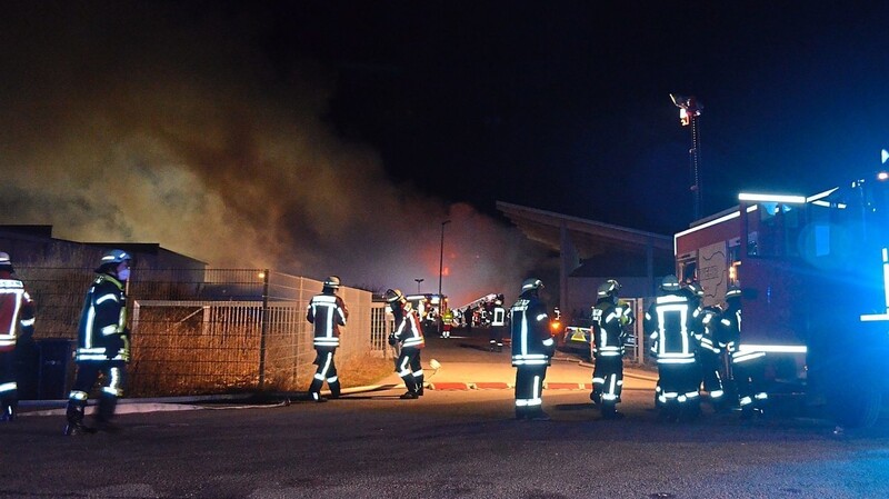 Ein Großaufgebot an Feuerwehren und Rettungskräften war beim Brand des Heizkraftwerkes der Firma Arco Clean Energy, neben der Brauerei, im Einsatz.
