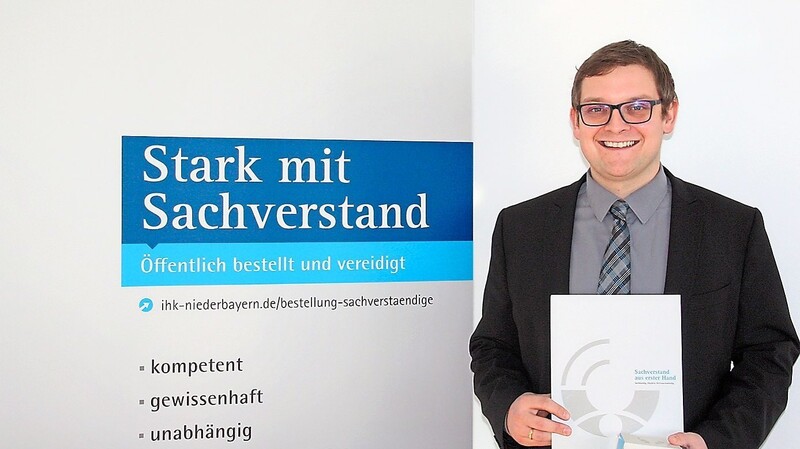 Maschinenbauingenieur Stefan Stöckl aus Plattling ist neuer Sachverständiger für das Sachgebiet "Kraftfahrzeugschäden und -bewertung".