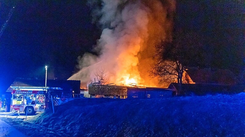 Mehrere Rinder sind beim Brand eines Bauernhofs im Außernzeller Ortsteil Gaißa ums Leben gekommen.