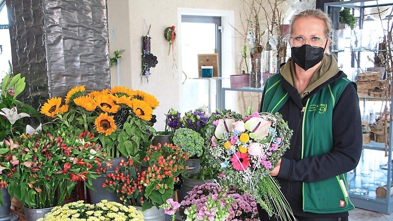 Pfingstrosen liegen derzeit im Trend, erklärt Floristin Beate Engl aus Windischbergerdorf.