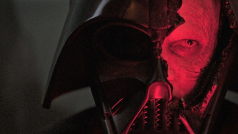 Der Sith-Lord Darth Vader wird eindrucksvoll in Szene gesetzt. Seine Feindschaft zu Obi-Wan wird deutlicher denn je.