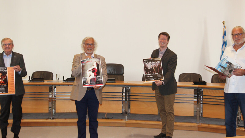 Josef Deimer, Franzpeter Messmer, Michael Bragulla und Kurt Weinzierl (von links) präsentieren erneut das Programm für die Landshuter Hofmusiktage zum neuen Termin.