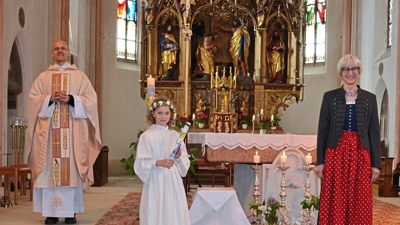 Am Pfingstmontag feierte Anna Rammel in der Pfarrkirche Sankt Johannes Erstkommunion.