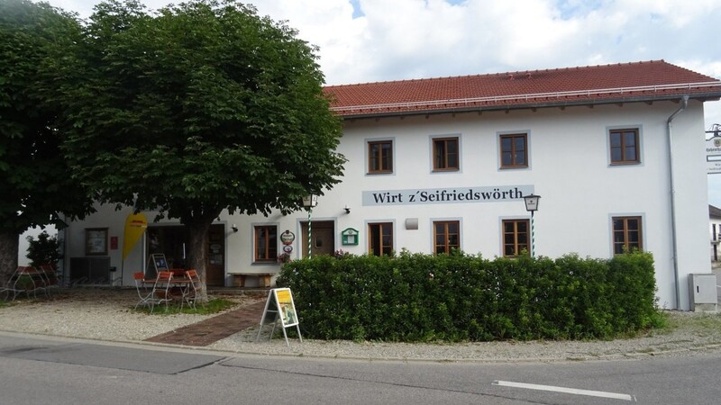 Das in gemeinsamer Arbeit sanierte und umgebaute Gasthaus in Seifriedswörth.