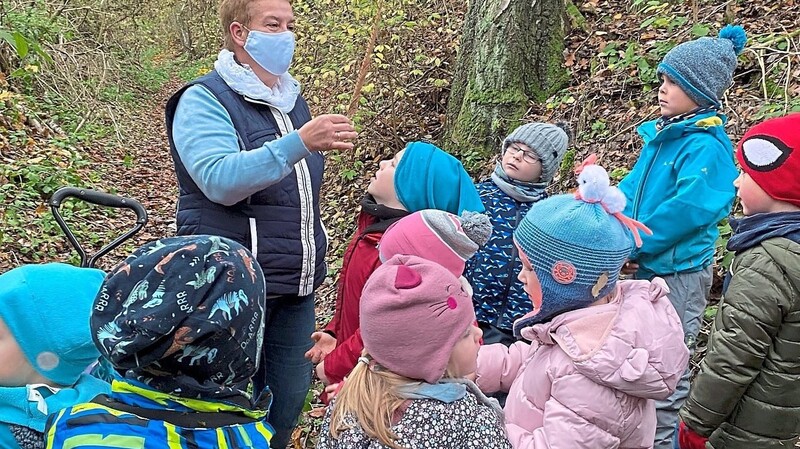 Zu einer Grüffelo-Wanderung machten sich die Vorschulkinder des Kinderhauses Bachstrolche auf den Weg in den Wald.