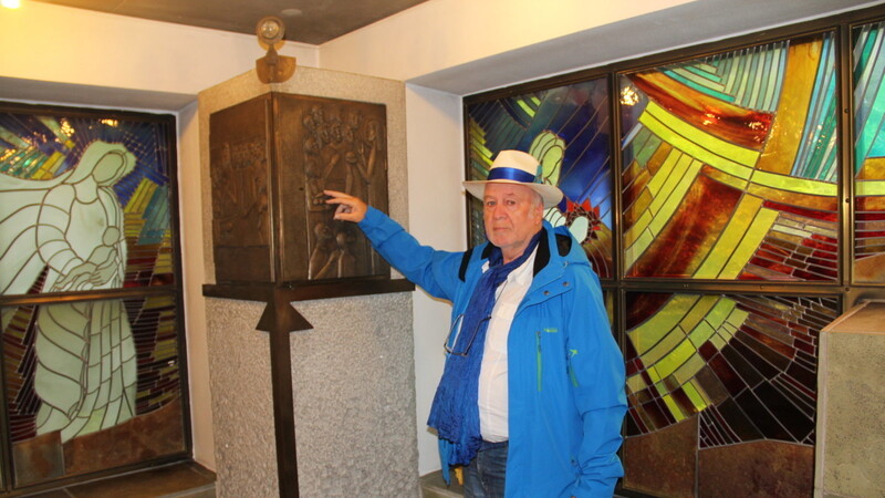 Unter anderem am Tabernakel wurden in der Kapelle des Seniorenheims Veränderungen vorgenommen, mit denen Gerhard Kadletz aus Urheberrechtsgründen nicht einverstanden ist. (Foto: Wimberger)