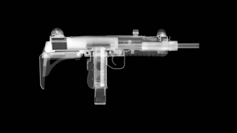 Unter den gefundenen Waffen war auch eine laut Kriegswaffengesetz verbotene Uzi-Maschinenpistole. (Symbolbild)