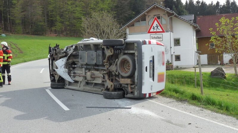 Bei einem Unfall im Kreis Deggendorf sind am Mittwochnachmittag drei Menschen verletzt worden.