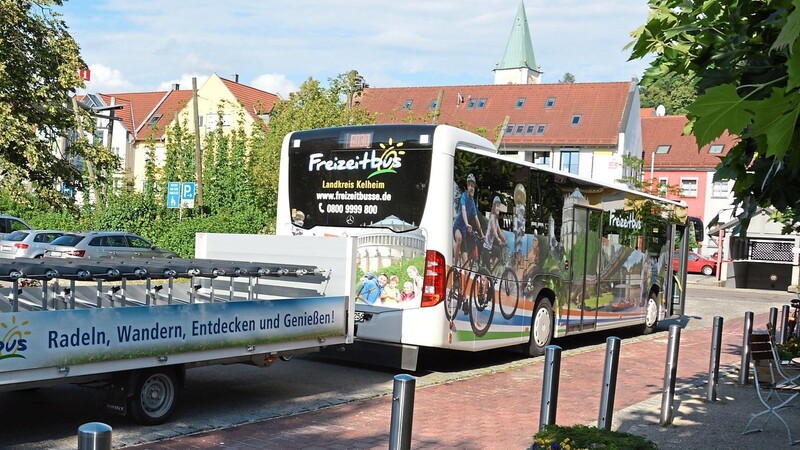 Der Freizeitbus mit Anhänger für 16 Fahrräder wird ab dem 22. Mai durchgehend von Kelheim bis Freising und ohne Umstieg wie bisher in Abensberg verkehren.