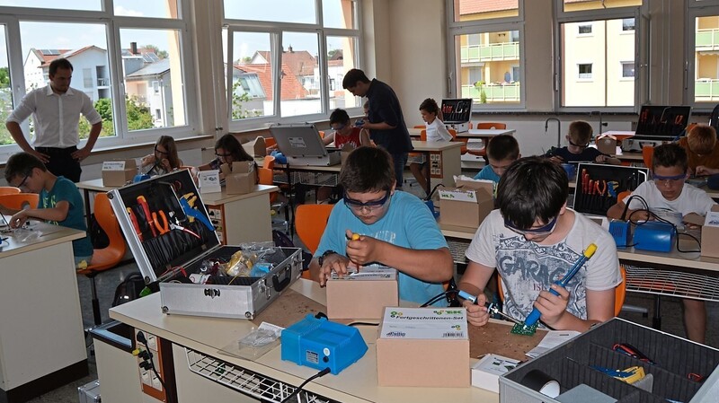 MINT-Förderung an der Landauer Realschule: Wahlfächer wie "Technik für Kinder" stoßen auf großes Interesse bei den Schülern.