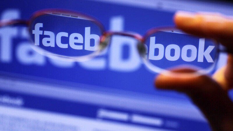 Wer steckt hinter einem Facebook-Profil? Mitunter lauert eine böse Überraschung. (Foto: dpa)