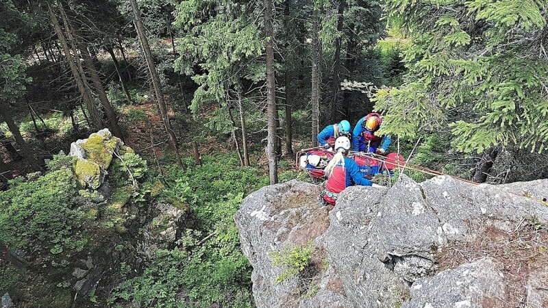 Proben für die Bergrettung im Bayerischen Wald: 891 Einsätze zählte die Bergwacht 2018.