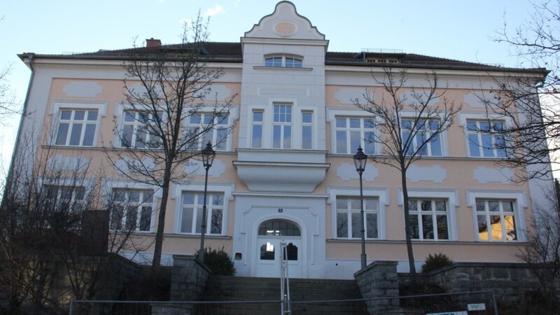 In der Holzapfelschule in Bad Kötzting sollen 20 neue Finanzbeamte unterkommen.