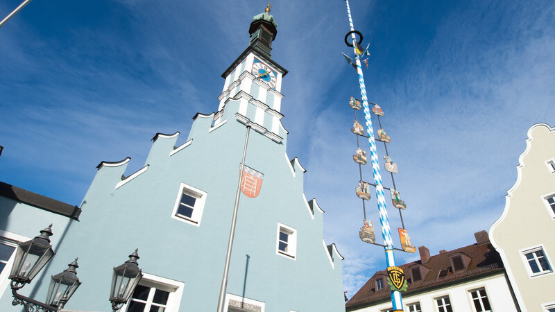 Das Geiselhöringer Rathaus steht seit 1525. Knapp 500 Jahre später bekam es endgültig einen Eintrag in die Geschichtsbücher: 2014 kam es hier zum größten Wahlfälschungsskandal Bayerns.