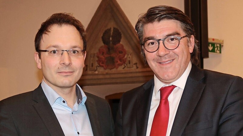 Martin Stoiber (links) von der CSU und Christian Plötz von den Freien Wählern am Sonntagabend im Langhaussaal.