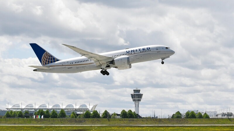 Der Flughafen München möchte in den kommenden Monaten - wie hier eine Boeing 787-9 Dreamliner der United Airlines - kräftig durchstarten.