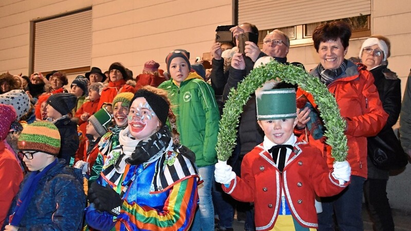 Vor einer tollen Kulisse mit kleinen Schäffler-Fans feierten die Rotjacken ein umjubeltes Finale.