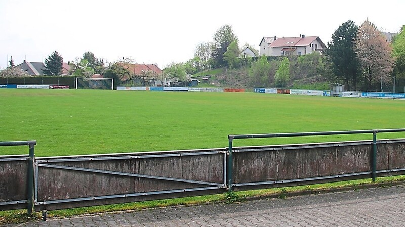 Noch ist er verwaist, der Fußballplatz des TSV Aholming.