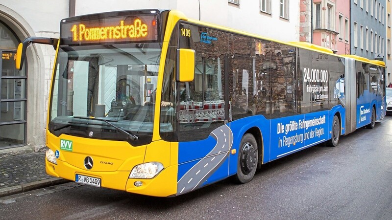 Trotz der hohen Corona-Infektionszahlen in Regensburg kann das Stadtwerk seine Busflotte ohne Einschränkungen auf die Straße bringen.