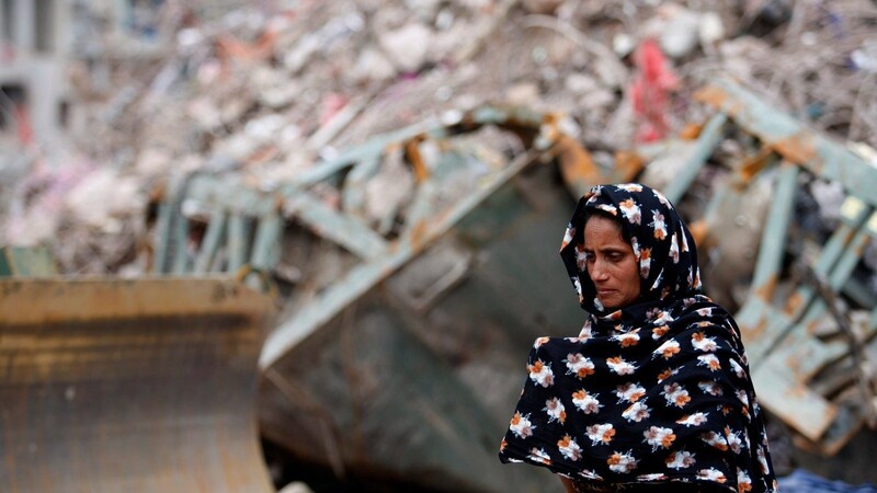 "Nie wieder Rana Plaza", sagt Gerd Müller. Beim Einsturz des gleichnamigen Gebäudes in Sabhar (Bangladesch) starben am 24. April 2013 mehr als 1100 Menschen. 2450 wurden verletzt. Die meisten Opfer waren Textilarbeiterinnen.