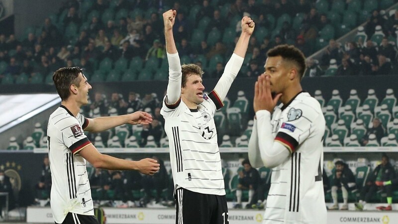 Hoch die Hände, Schützenfest! Thomas Müller freut sich über den Treffer zum 8:0.