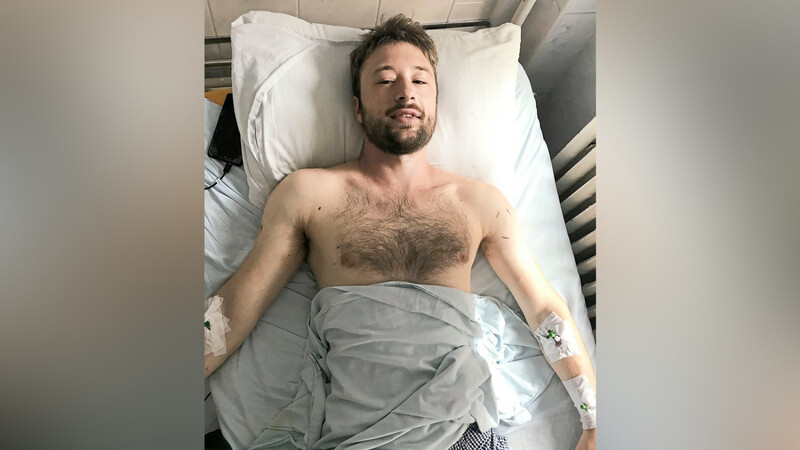 Andi Bauer im Krankenhaus in Rumänien. Inzwischen ist er in die Unfallklinik nach Murnau verlegt worden, wo er noch immer behandelt wird.