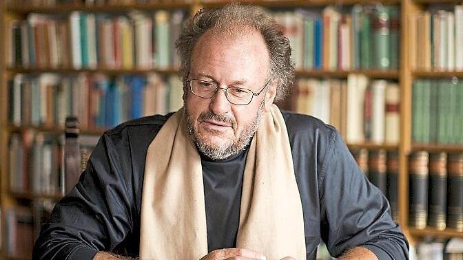 Jürgen Wertheimer war von 1991 bis 2015 Professor für Neuere Deutsche Literaturwissenschaft und Komparatistik in Tübingen. Er versteht Literatur auch als Dialog der Kulturen.