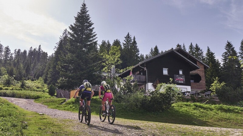 Biker und Wanderer können sich freuen. Diesen Freitag öffnet die Chamer Hütte wieder.