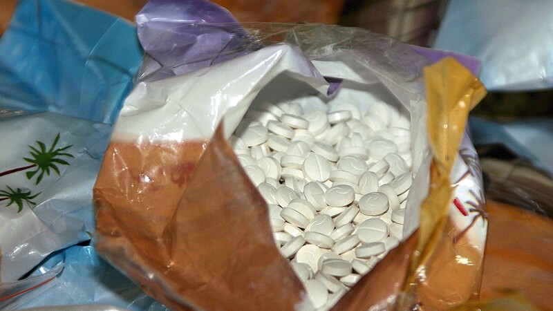 Eine Tüte mit Tabletten, die das Amphetamin Captagon enthalten. (Symbolbild)
