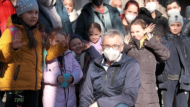 Im März dieses Jahres begrüßte Landrat Bumeder die ersten ukrainischen Flüchtlinge in Haunersdorf.