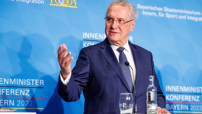 Der bayerische Innenminister Joachim Herrmann (CSU) legte den Landtagsabgeordneten eine Zwischenbilanz zu den Aktionen der "Letzten Generation" vor.