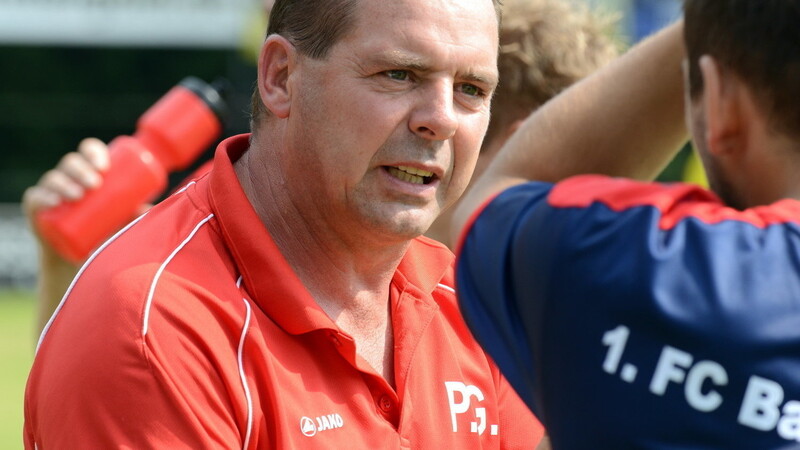 Trainer Peter Gallmaier sieht in Gebenbach eine schwierige Aufgabe. (Foto: Meier)