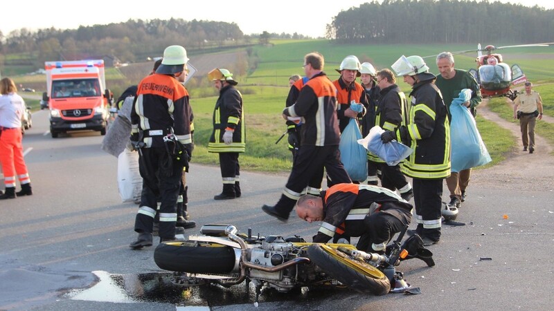 Bei einem schweren Unfall nahe Altenthann ist am Sonntag ein Motorradfahrer schwer verletzt worden.