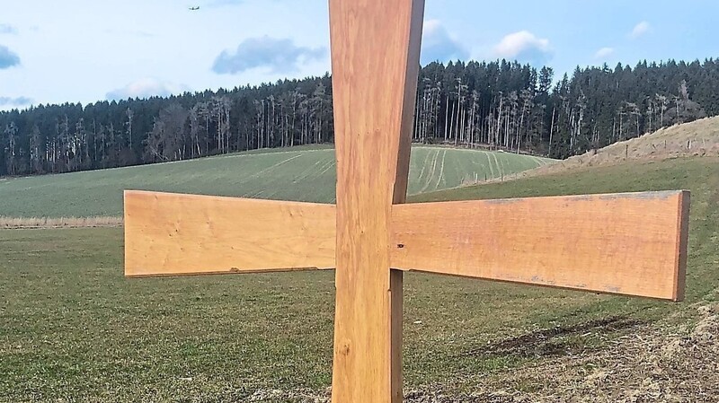 Schlicht: das Kreuz von Großhündlbach.