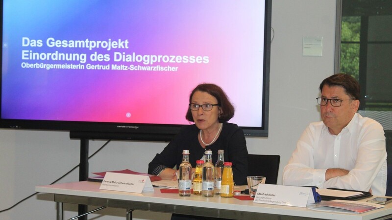 Das Großprojekt Stadtbahn sei "nur gemeinsam mit der Stadtgesellschaft" zu realisieren, betonte Oberbürgermeisterin Gertrud Maltz-Schwarzfischer (hier mit Stadtwerk-Geschäftsführer Manfred Koller) bei der Pressekonferenz am Samstag.