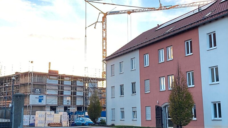 In der Ortsmitte von Schorndorf wird fleißig gebaut. Neben dem Pflegeheim entsteht die "Neue Soziale Mitte".