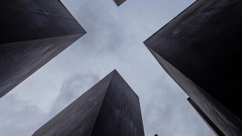 Das Holocaust-Mahnmal in Berlin erinnert an die Shoa. Der Zentralrat der Juden beklagt "bedrohliche Entwicklungen in unserer Gesellschaft".