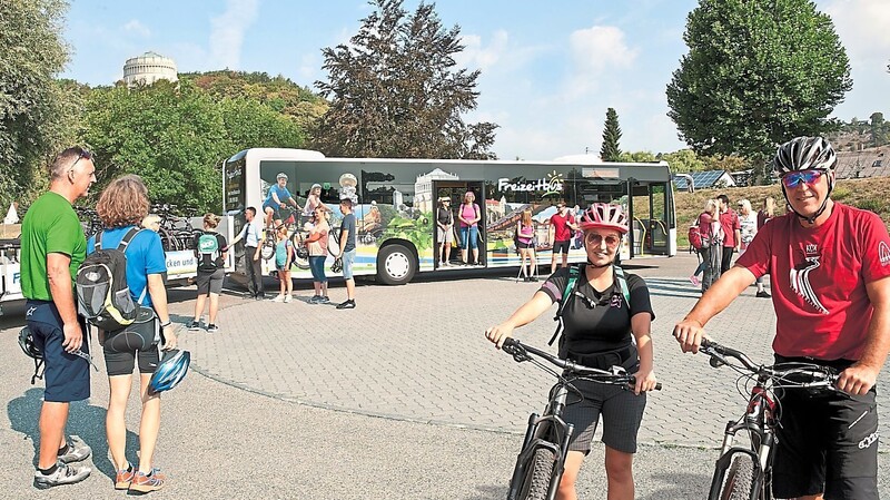 Die Freizeitbusse samt ihren praktischen Fahrradanhängern starten ab 1. Mai in die neue Saison.