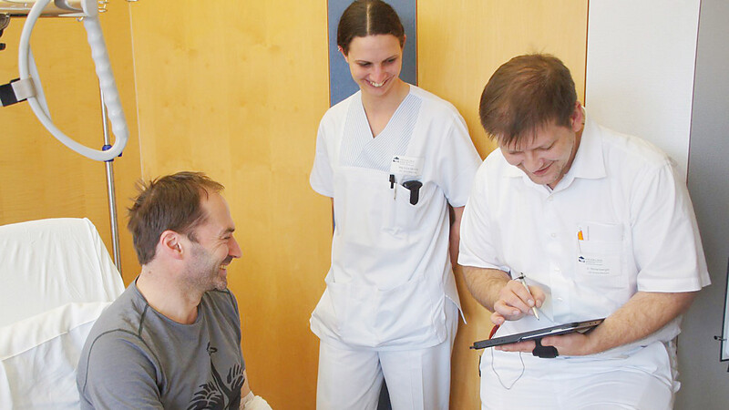 Tablets und eine Software ersetzen in der Kreisklinik das Papier. So gut wie alle Informationen über einen Patienten liegen in digitaler Form vor.