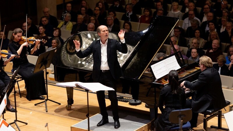 Peter Rundel und der Pianist Markus Bellheim in der musica viva.