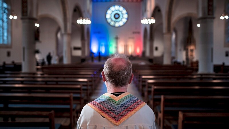 In einigen deutschen Pfarreien werden bereits Segensfeiern für homosexuelle Paare angeboten.
