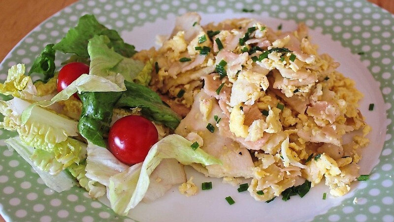 Eingeweicht und mit Eiern angebraten, dazu ein grüner Salat: Eine interessante Mahlzeit, nicht nur für Vegetarier.