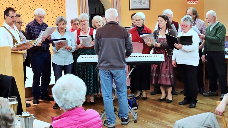 Der Peigener Chor gestaltete die Maiandacht und auch den musikalischen Teil der Muttertagsfeier des katholischen Frauenbunds.
