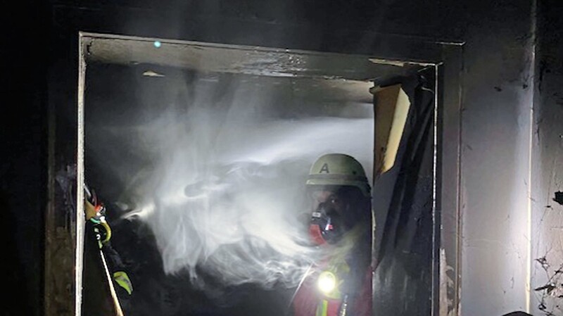 Starke Rauchentwicklung verursachte ein Brand in einer Asylbewerberunterkunft in Seel bei Wolfersdorf.