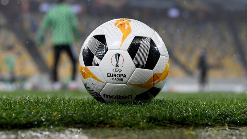 Momentan ruht der Fußball in den europäischen Wettbewerben. Nach einem Beschluss der UEFA soll das auch noch eine ganze Weile so bleiben, was die Planungen für die nationalen Ligen zumindest ein bisschen erleichtert.